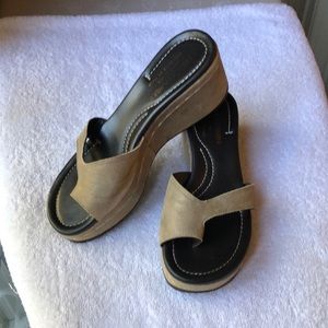 Like New! Donald j. Pliner Gold metallic leather Thong Wedge